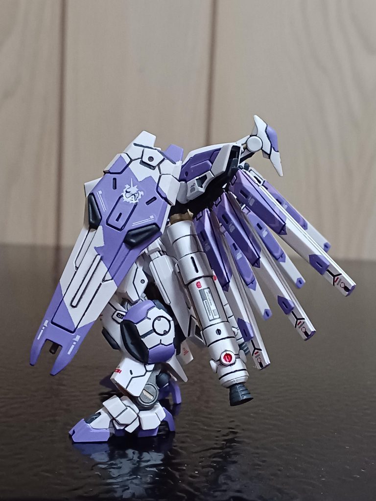 左サイドからのショット。シールドのマスキングが大変だった(gundam-kao5)