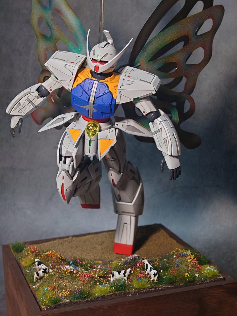 100均の木枠と粘土で土台を作り、Nゲージ用の草や花を取り付けしてます月光蝶が通る前後で風景を変えてます