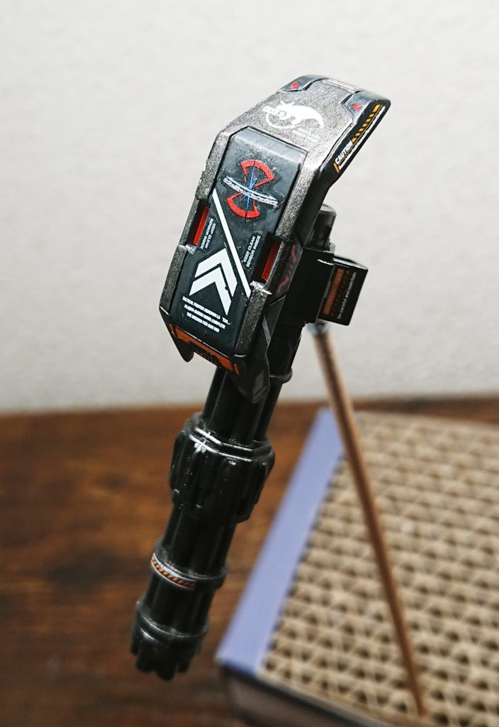 ミニシールドの最上部に貼ってある恐竜のデカールは中古で100円でした。せっかくなのでまぁまぁ使いました笑