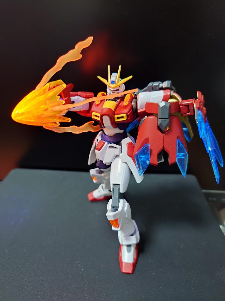 【スーパーモード】アシムレイト発動した姿である。各種能力が格段に上昇すること、攻撃時に炎をまとった衝撃を繰り出せる姿となる。