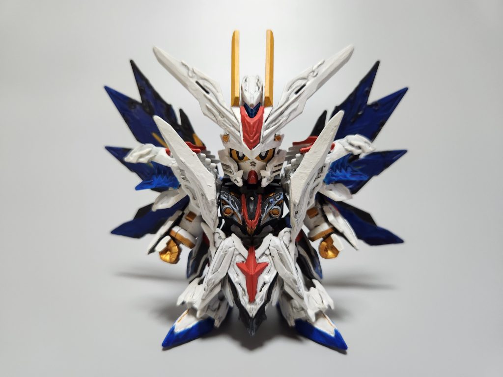 今回は明らかに造形が違う箇所が多かったので、装飾だけでなく、頭部、前スカート、後ろスカートの一部切り取りをしています。