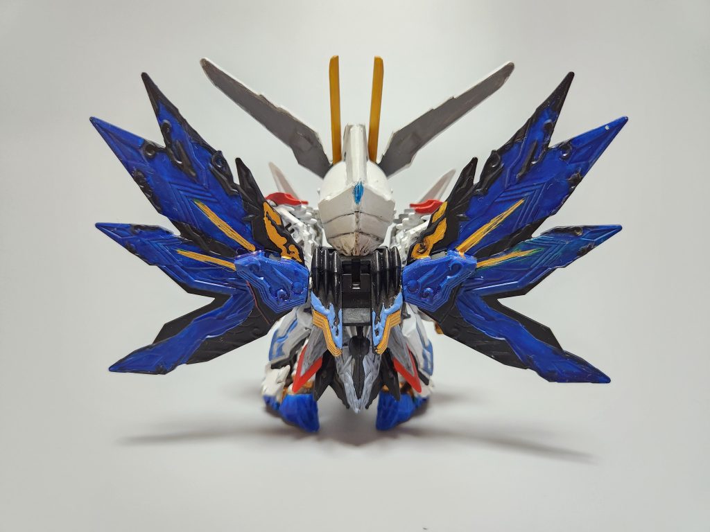 一応、腰に高ビームライフル、後ろにクスフィアス3レール砲を移動したカラーを意識してます。