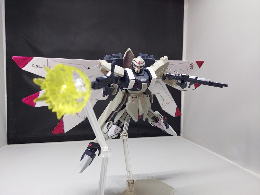 腰の前についてる装甲は相変わらず非可動(-∀-`; )足や腰は動きません😵