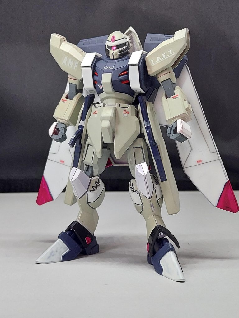 前回と同じくコレクションディンを使用腕は前のセイバーで残った腕を使用太ももにフェニーチェのジャンクがあったのでそれを採用