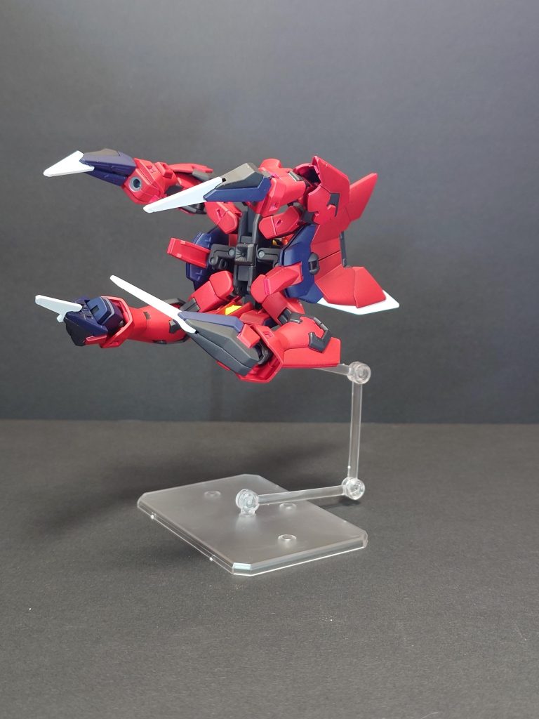 MA形態への変形後です。腕や足を色々回したりとすることが多く、塗装の影響か少し回しにくかったので苦労しました。プロポーションはMS形態より違和感なく見えるので素晴らしいなと思いました。