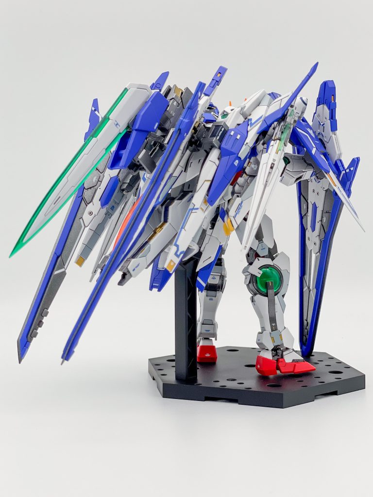 背中に棘感をだしたかったので、GNソードIIIをマウントできるように。