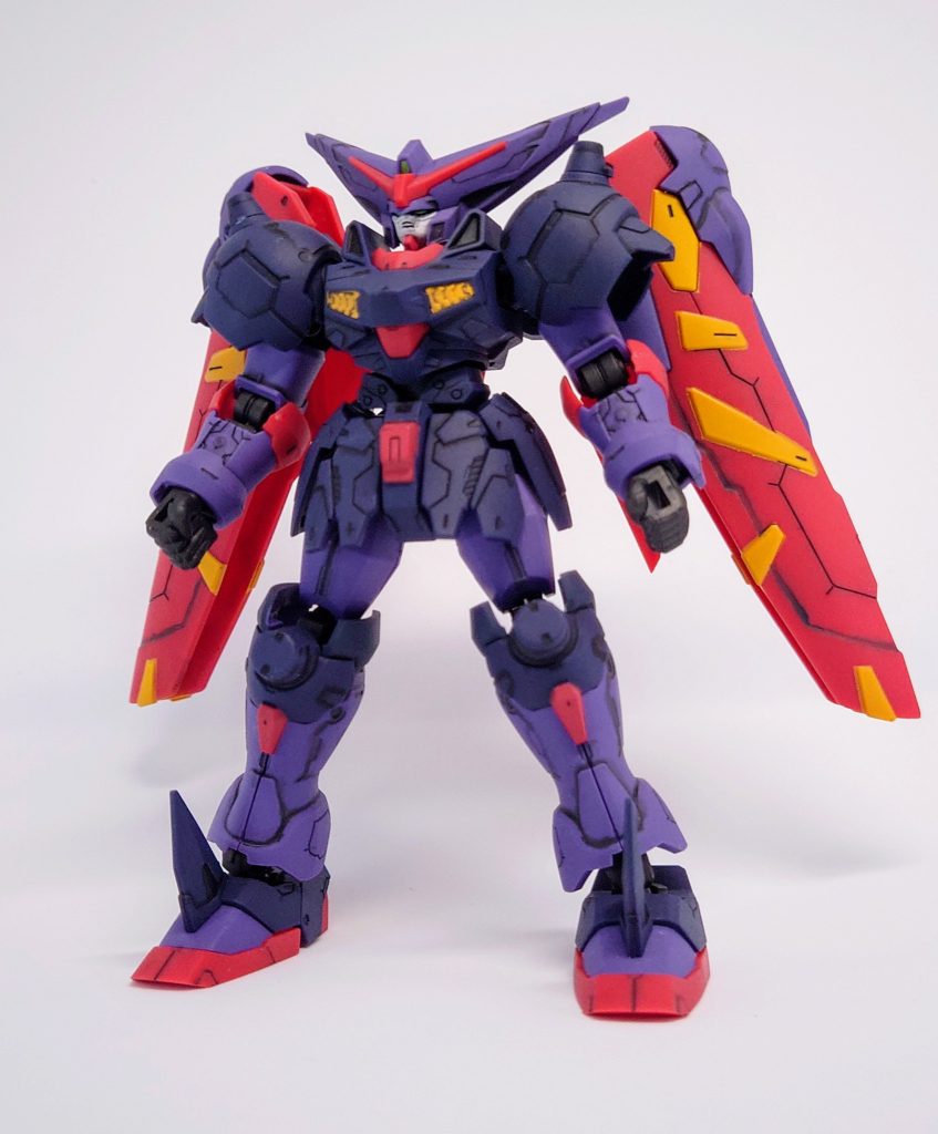 細かい部分は筆を使っていますが羽の黄色などはエアブラシで塗っています。掘り直ししないとスミ入れ大変なんだよなと思いつつも、ABSの掘り直し自体が大変なのである程度妥協してざっとやってしまっています。わかりにくいですが一応ちゃんと握り拳はマスター明鏡止水に付属している専用のモノになっています。