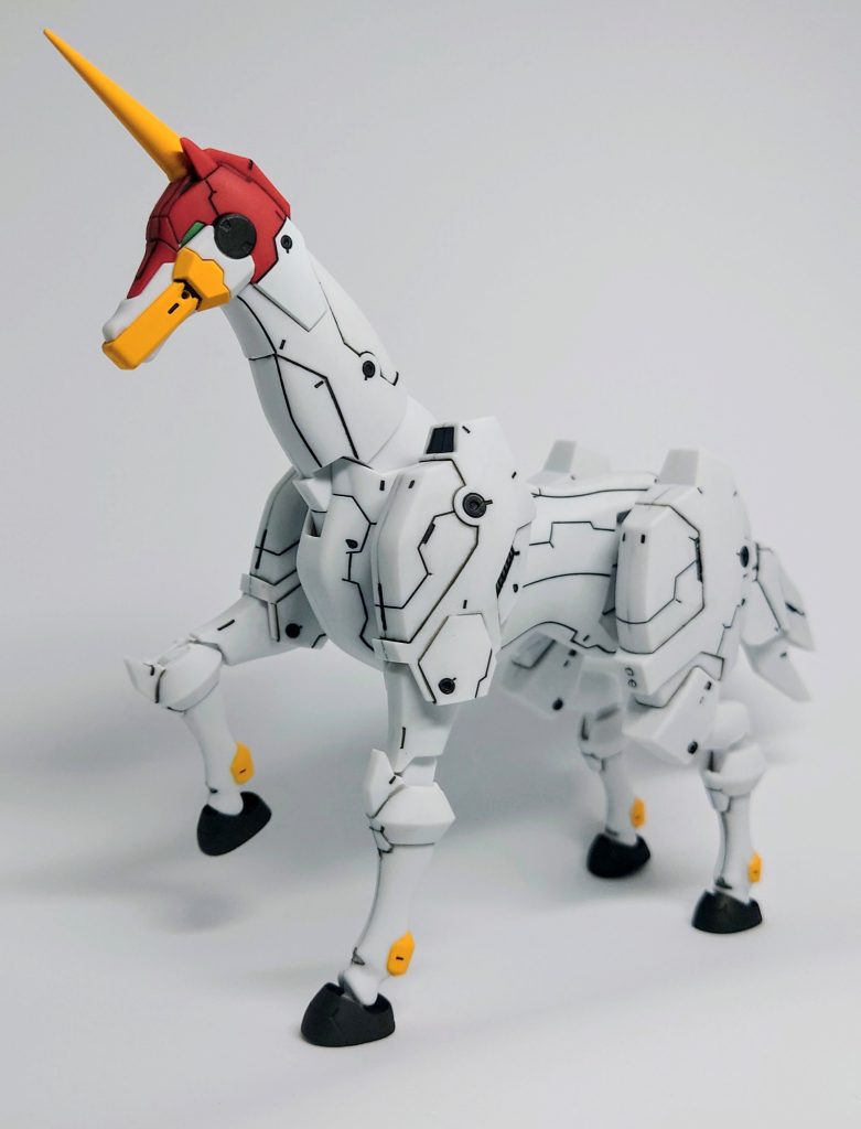 続いて風雲再起。この子は本体が既に完成していて脚と角を取り付けるだけで完成でした。色分けもかなりしっかりしていてスミ入れはちょっと大変でしたが良い出来です。