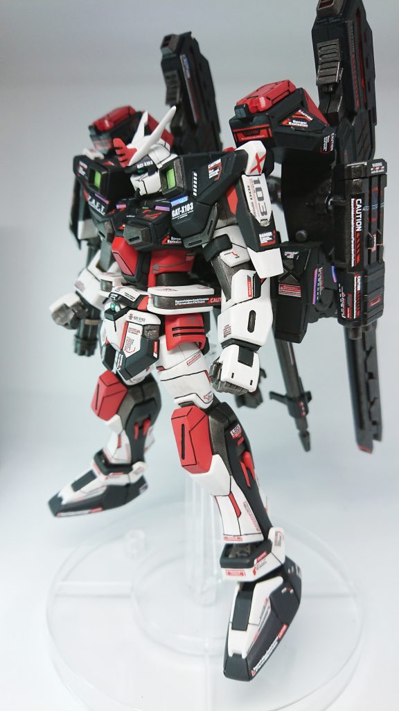 いよいよ実戦武装です。バックパックにレールガン2門とコンパクトなシールドガトリングとビームポッドを取り付けてあります。 ちなみに自立できなくなりました😭