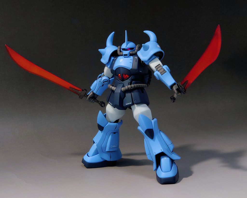 最初、旧HGのグフカスタムみたいなカラーにしようと思って塗料を作ってたのでライトブルー部はかなり明るめです。