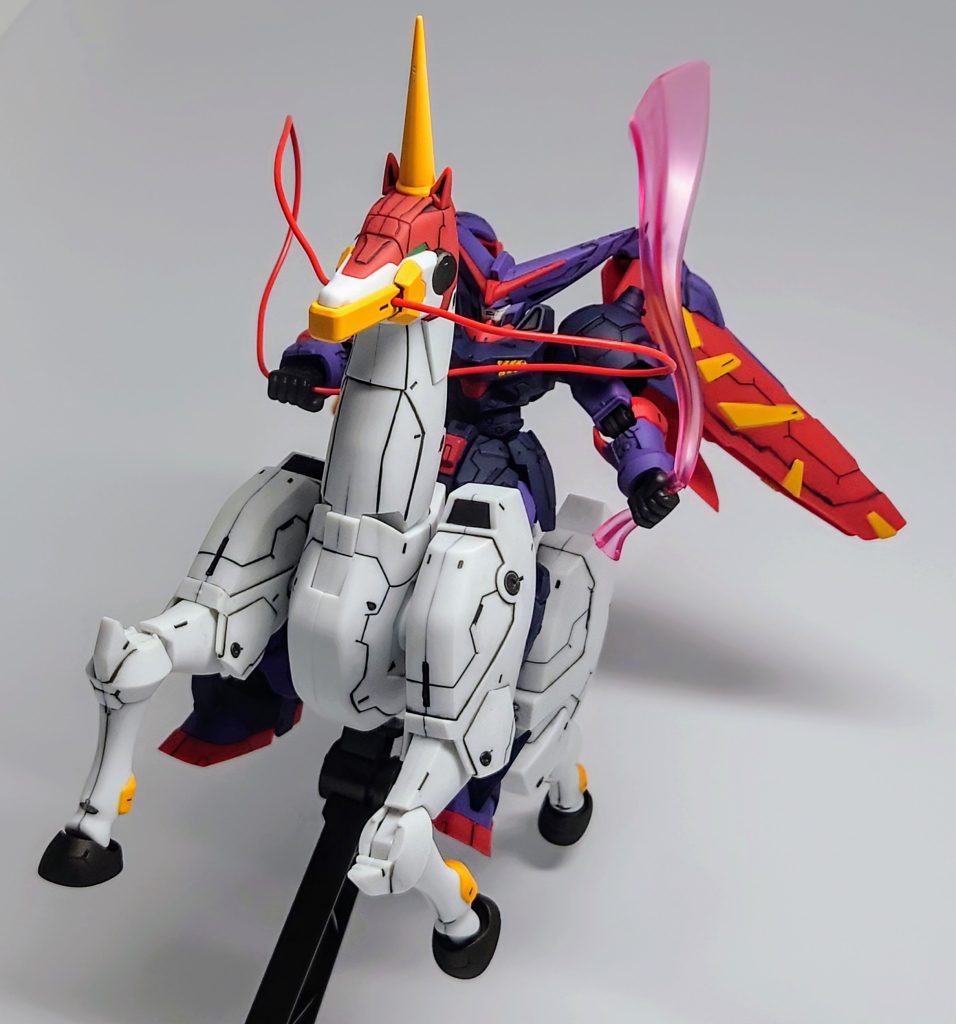 師匠に乗ってもらいます。最初は風雲再起が大きい気がしていましたが乗せてみると良い感じに収まります。マスタークロスは手の形状的に仕方ないのですがもうちょっと向きが弄れると嬉しかったですね。回転軸でも付けてやらないと難しそうですが。