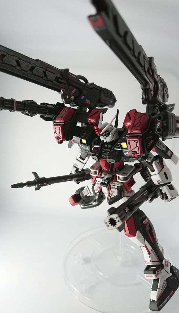 腰の武装がなぜか握れず💧仮組の時はきちんとグリップできていたのですが…仕方ないので念で発射します笑