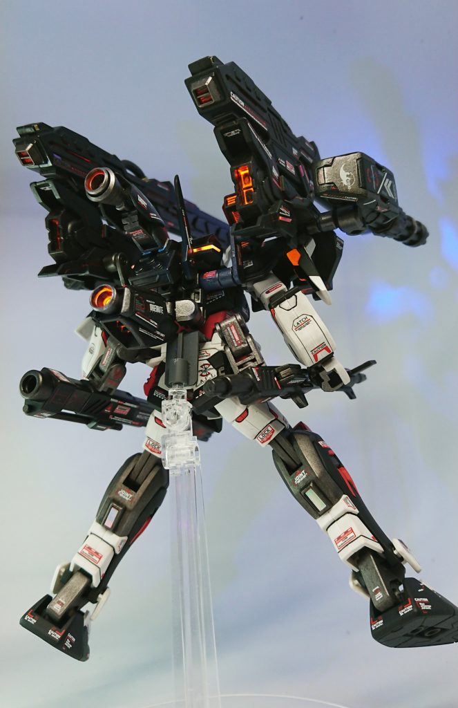 追加したバーニアやレールガンの排気口も発光します。