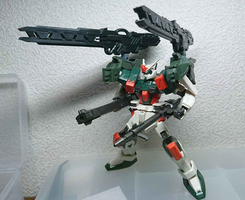 初期の構想ではグリップ握ってます笑