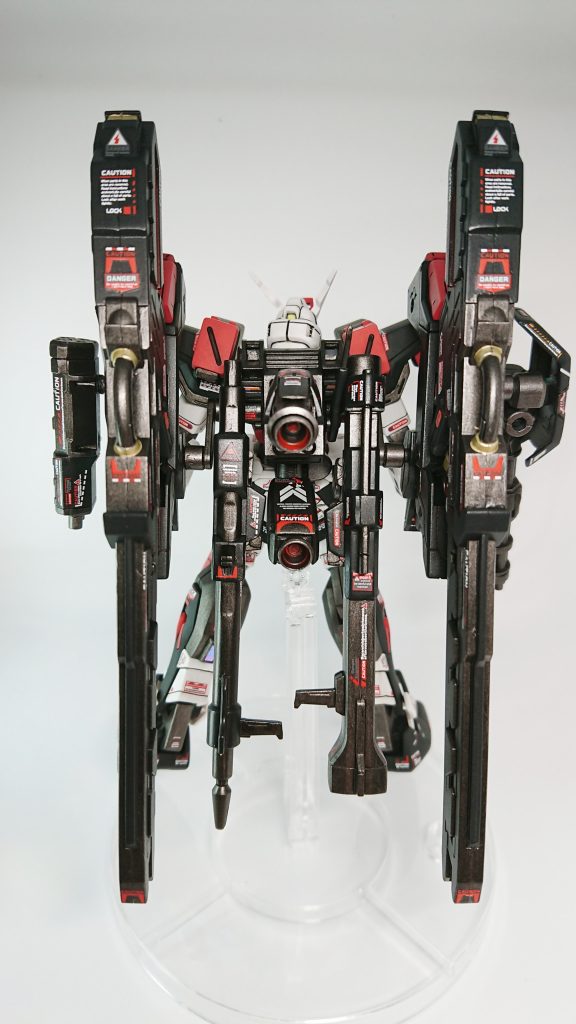 全ての武装を懸架しています。ビシッと並んでます!