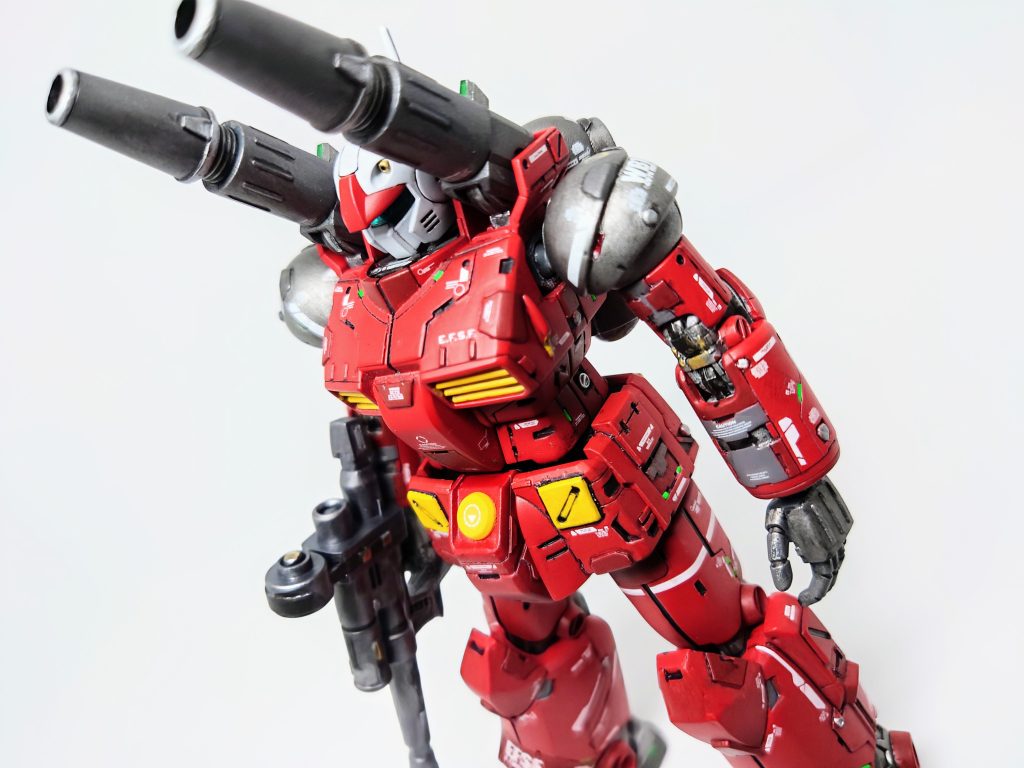今回、制作にあたり完成目標としたのは、この夏発売されたRGガンダムver.2.0と並べる為、HGUCのガンキャノンをRG風に仕上げる事が目標でした。