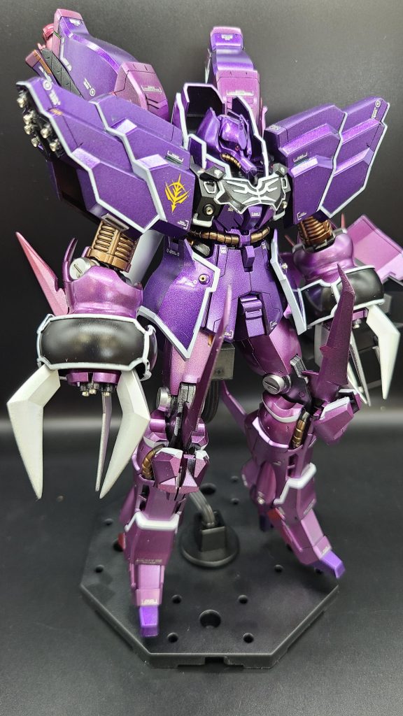 機体がデカイ分飾り映えしますね(*^^*)胸のエングレービングは筆塗り、他はマスキングで塗り分けました！エングレービング難しいですよねー(￣▽￣;)いっときはエングレービングはお休みしますw