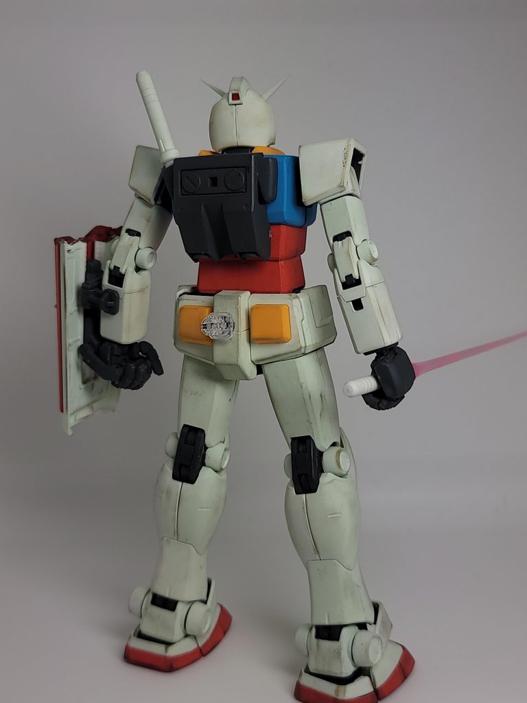 ウェザリングは初めてリアルタッチマーカー使おうと思いましたがこれ難しいですね……タミヤのウェザリングマスターに逃げての汚し。場所的にもう少し土っぽい汚れを増やしたほうが良かったかもお尻はアクションベースの先っぽを瞬着止めの強行手段です。