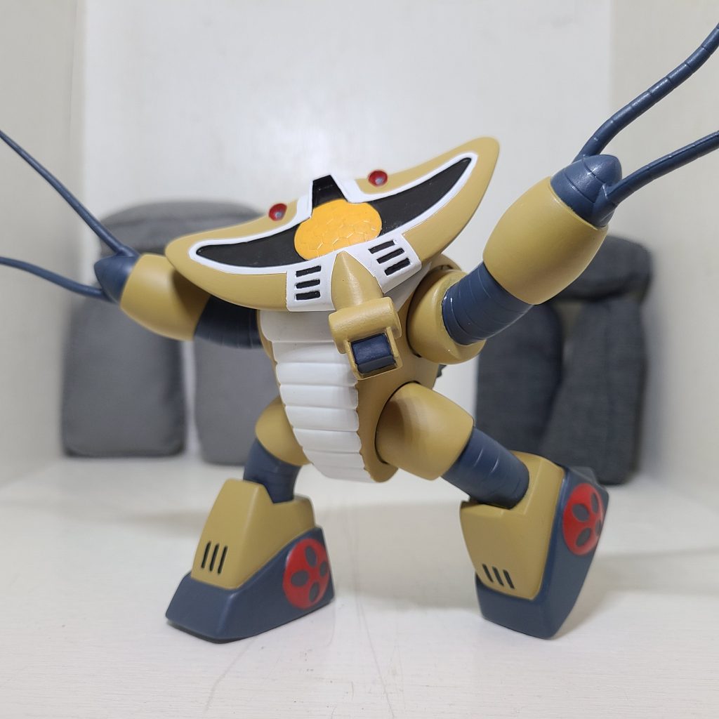 可動部分は首、腕の付け根、脚の付け根のみにしてます。他の関節は全て固定で、素立ちの安定性を重視。