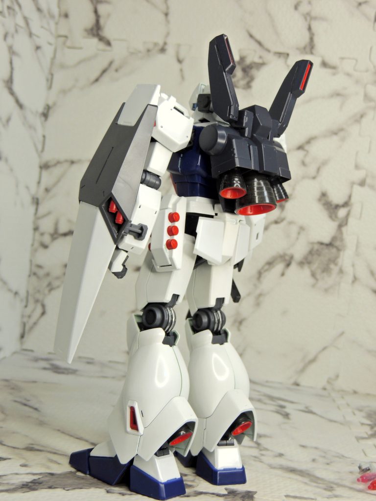 赤い所を全部グレーに塗ってホワイトディンゴカラーにしたかったんですが、試しに赤にしたらいい感じだったのでこのまま