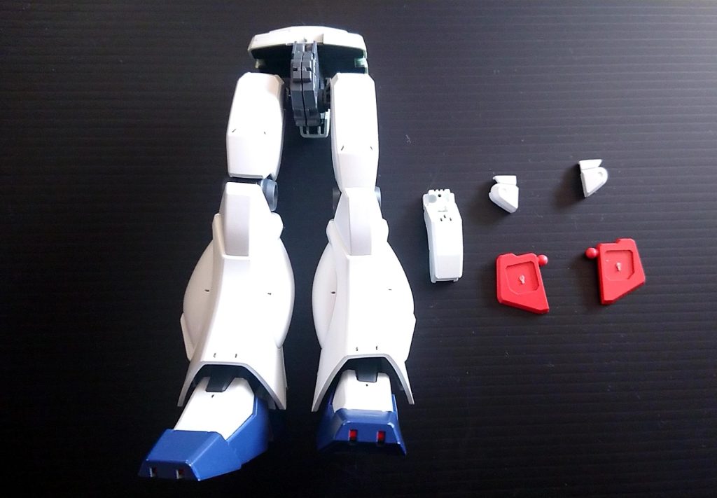 脚の付け根がスカスカで寂しかったのでスタークジェガンの腰を買おうかと思ったんですが、余剰パーツでなんとか間に合わせました