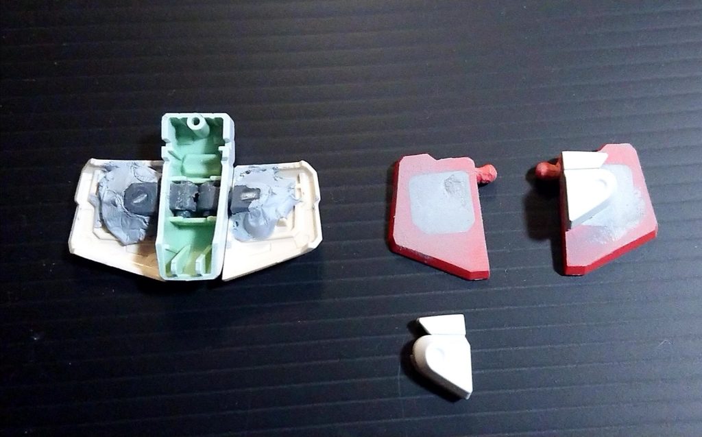 フロントはガンダムのフロントアーマーをパテ埋めリアはジムのをポリキャップを仕込んでみました