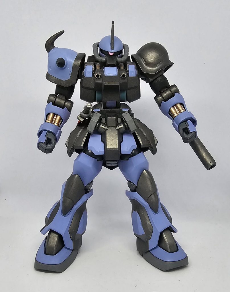 フロントシンプルに渋めにしたつもりです。固定武装は胸部バルカンとナイフ。腕部にはオプションでビームランチャーを装備。