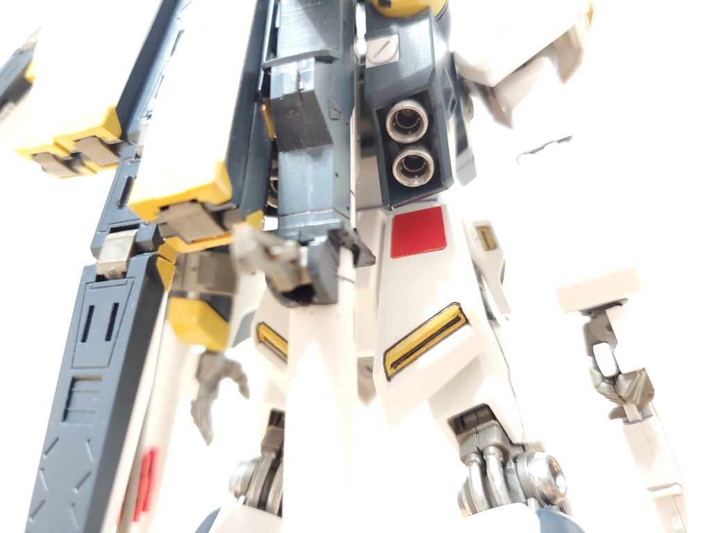 もちろんパックのバーニアも、これで塗ってるけど、メチャクチャ金属感ある。