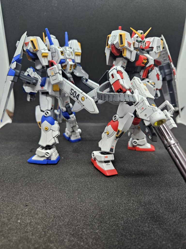 HGだから仕方ないのですが、部分塗装大変でした。ガトリングはクリアーパーツで照準をデコりました。