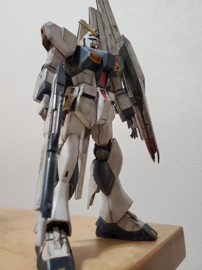 合間に同じ作品のヤクト・ドーガ クェス機や別作品のグフカスタムを作ったが、『逆襲のシャア』シリーズのMSの作り込みが凄いのに、その作り込みに対して作りやすかった。