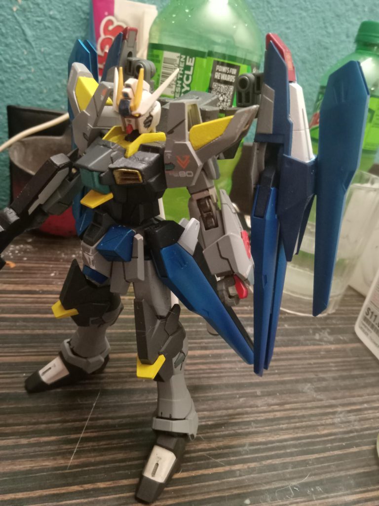 塗装して、取り付け方を考えなければならないドラグーンバインダーがもう 1 セットあります。これが最終形態になります。合計 12 体のドラグーンを装備するので、戦うには手強い相手になるでしょう。私は自分のストーリーやカスタム ガンプラを作るのが好きです。完成までにまだやるべきことがいくつかあります。