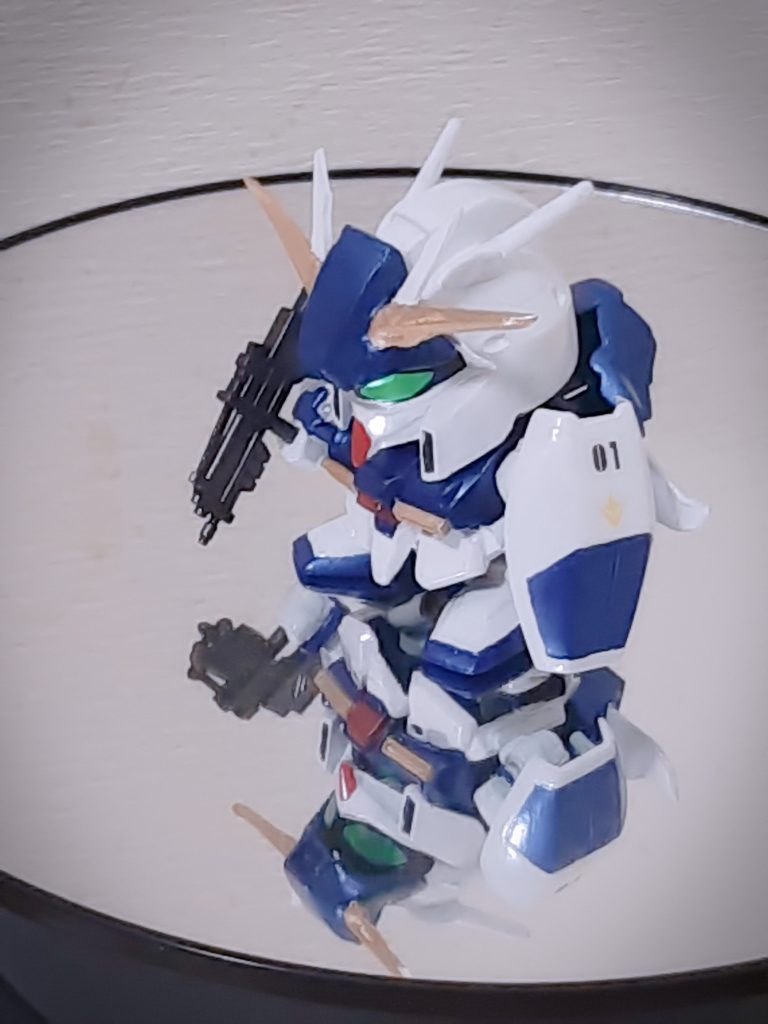 ニューガンダムの角を複製してつけたらリガズィカスタムっぽくなったので、これはこれで活かそうと考えました。