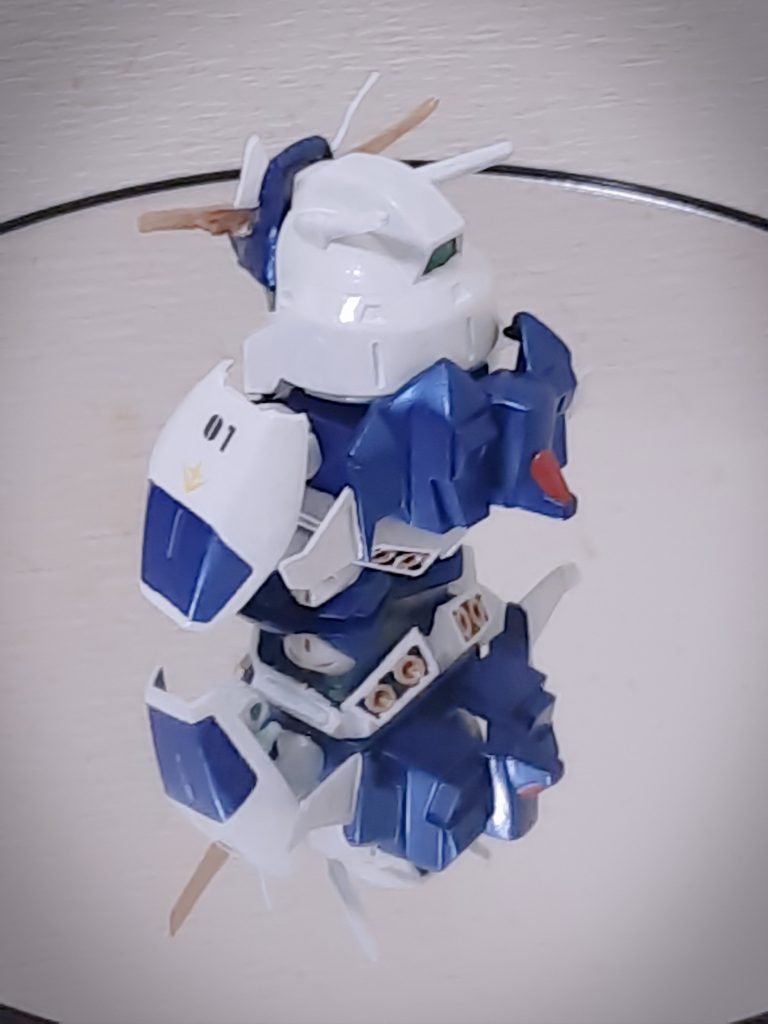 こちらもバックパックが特徴なのですが、バック・ウェポン・システムの先端を切り離すといい感じにリガズィ・カスタムっぽくなりました。