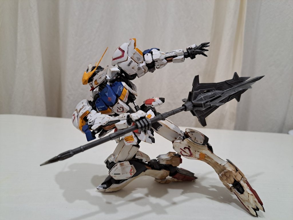 色分けや可動域も抜群であり、僕の大好きな機体でもあったので、より作りごたえがあったと思います。