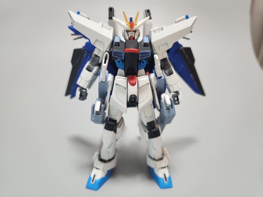 足はDXの内側同士をくっつけることで、放熱フィンの除去を行いました。