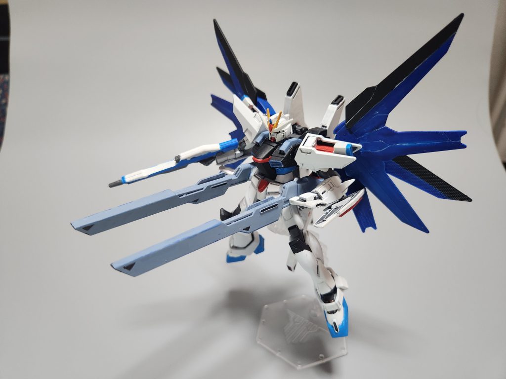 アピール写真多くてこちらにも。クスフィアス展開。大型ビームサーベル柄で保持します。