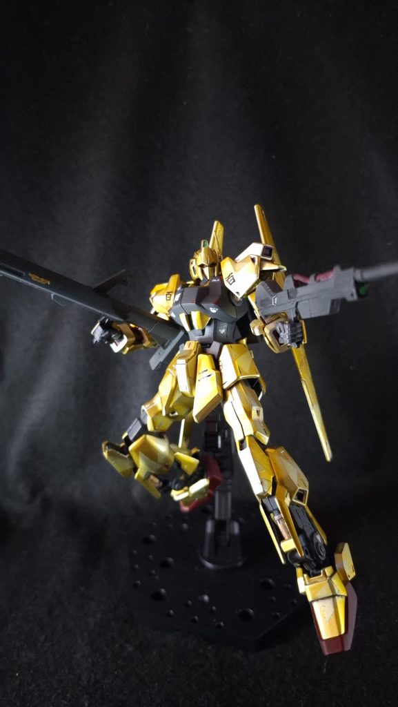 カラーレシピ本体ゴールド部:タミヤ 光沢ブラック→タミヤ シルバーリーフ→タミヤ シャンパンゴールド→タミヤ メタルゴールド→クレオス クリアーイエロー(ラッカースプレー)本体グレー部:クレオス ジャーマングレー(ラッカースプレー)本体ダークブルー部:クレオス ティターンズブルー1(ラッカースプレー)本体レッド部:タミヤ マルーン(ラッカースプレー)、タミヤ ワインレッド(水性アクリル塗料)