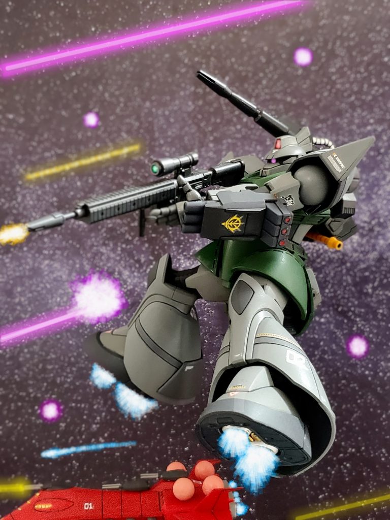 Nフィールドに展開中の自部隊に合流したオグス中佐は素早い姿勢制御で機体を安定させ迎撃体制に移る🎵Nフィールドには防衛の要ドロス級空母が布陣しており、進撃する連邦艦隊の進行を阻んでいた🙌✨学徒パイロットを多く率いるオグス中佐の第2大隊はドロス級空母を抜けてきたMS部隊の迎撃に努める✌️