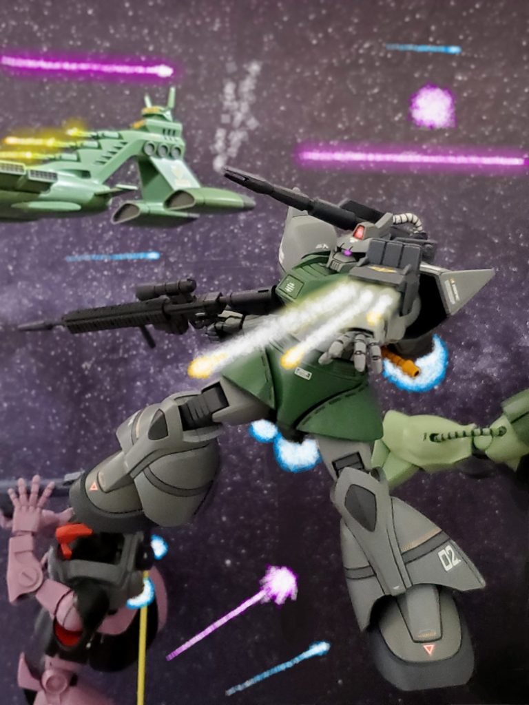 強固な防衛ラインの支柱であったドロス級空母が、連邦軍MS部隊の破壊工作によりなんと轟沈🚢💦さらにア・バオア・クー本部からの指揮系統が一時的に途絶え、前線部隊は混乱しNフィールド防衛ライン各所が崩れ始める…😱💦オグス中佐は混乱の中、学徒パイロットらに的確な指示を与え迎撃体制を維持するも、津波🌊のように迫る連邦軍を前に後退を余儀なくされる😔💦そしてオグス中佐は本国防空部隊第2大隊にア・バオア・クーまでの後退を指示❕連邦軍の物量に対し、要塞火力も加えた迎撃戦にシフトする👍️