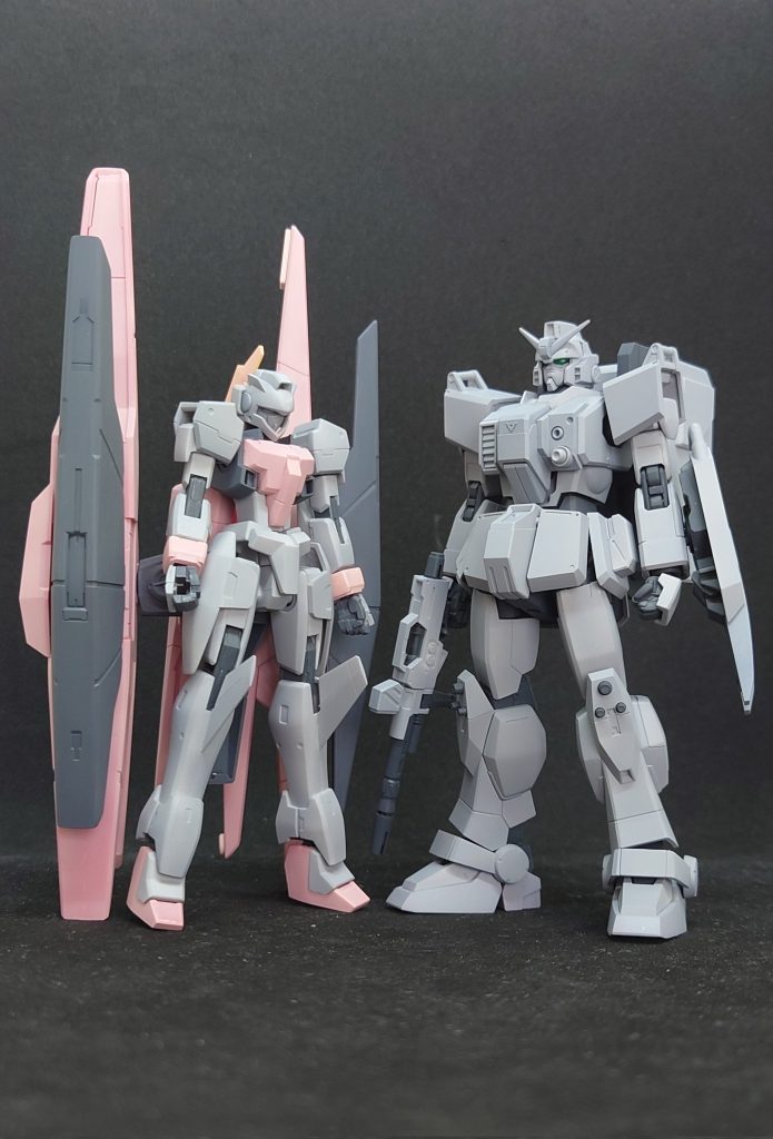 面処理が終わってサフ。ついでに陸戦型もサフ。