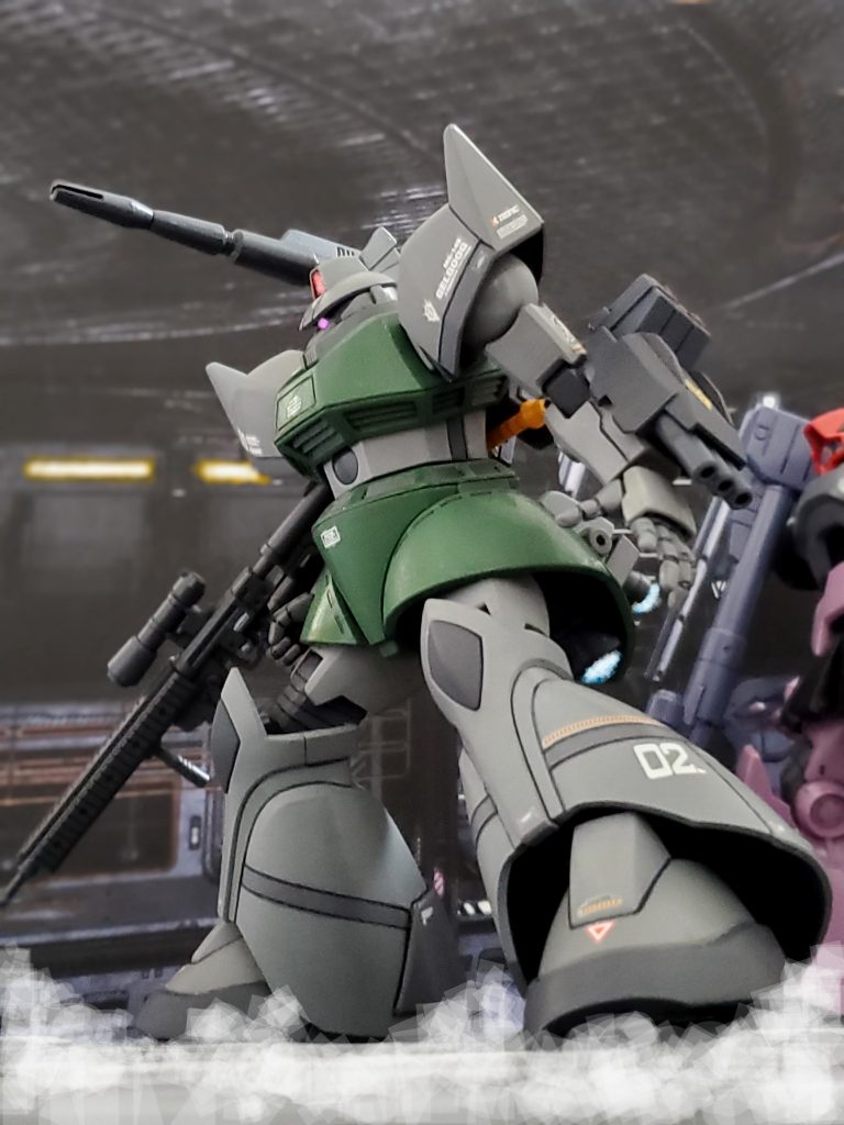 宇宙世紀0079年12月31日❗宇宙要塞ソロモンを突破した連邦軍は最後の防衛ラインである『宇宙要塞ア・バオア・クー』に進軍❕その火蓋が切って落とされた🌠ブレニフ・オグス中佐はア・バオア・クー内でゲルググのC型換装パックを受領🎵ゲルググキャノンに姿を変えスペースハッチにて出撃の準備に入っていた😎✨護衛のドムと共にゲート内を移動するゲルググキャノン😊🎶