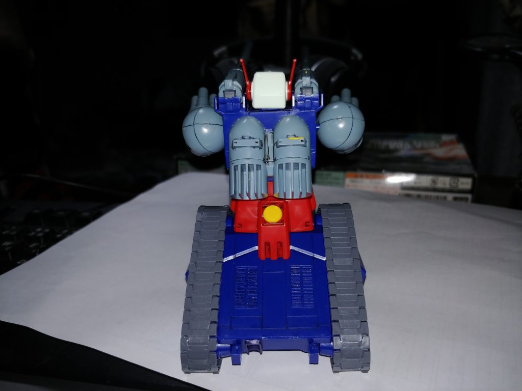 同期のガンプラ達がノッペリで少可動なキットが殆どだった思いますが、この時点で完成の域に達する正にHGガンプラのシーラカンス
