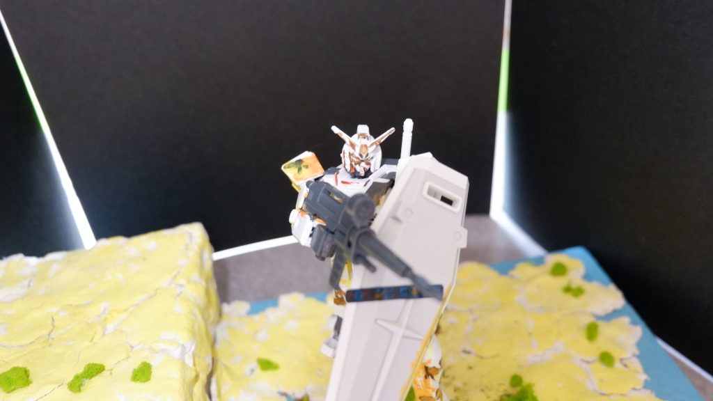 盾の横線はどこから持ってきたのか、謎シールです