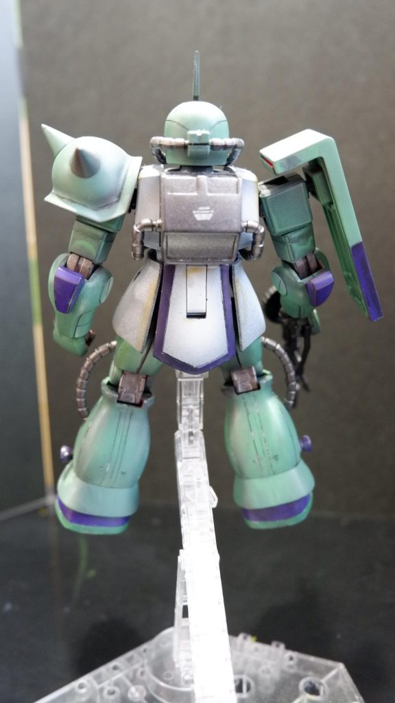 かかともスジ彫り入れて塗り分けです。スジ彫りガッツリやりましたが、出来はともかく良い経験になりました。楽しかった。ありがとうございました