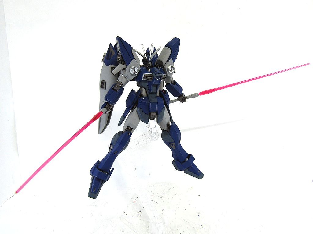 インフィニットジャスティスのサイドアーマーを付けているので、ビームサーベルもSEEDよりです。