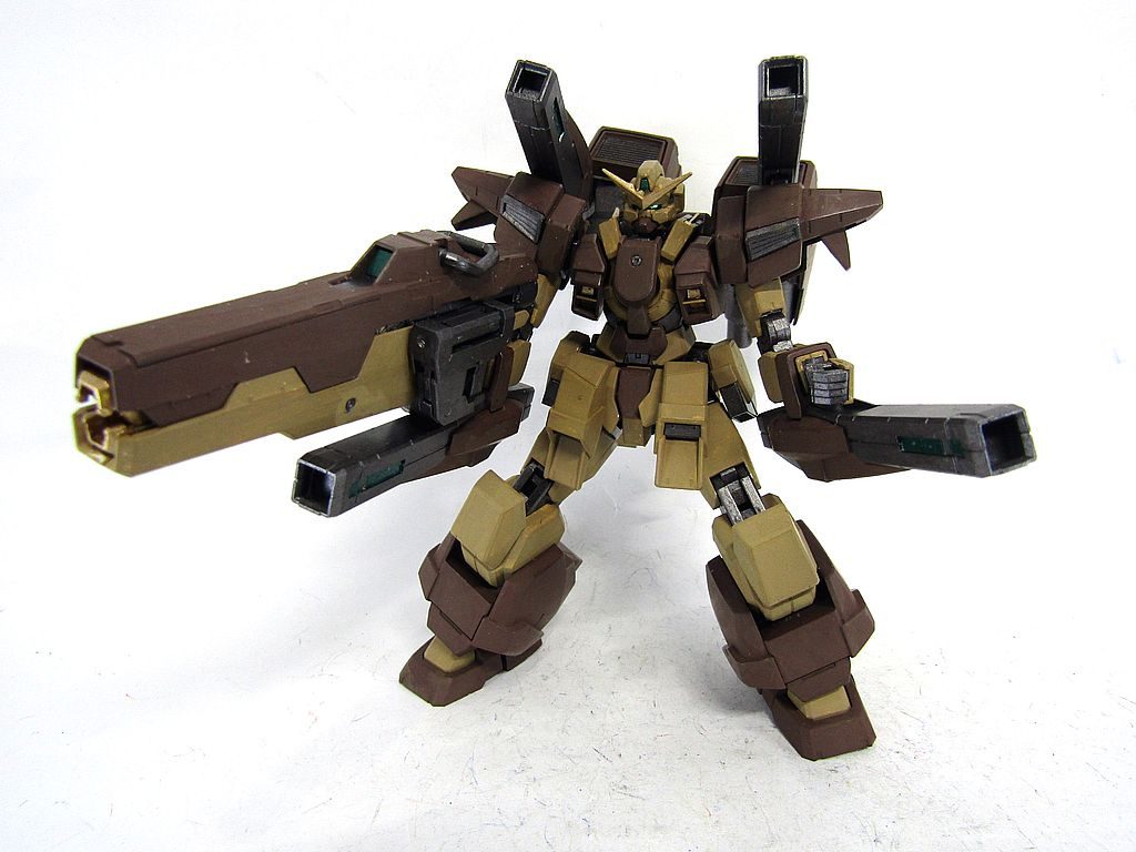 仕様キットはシンプルにHGヴァーチェとHG AGE3フォートレスです。AGE3の腰の軸の径が合わないので、バーチェの胴体のPCを使用しない余りPCと交換したのがポイントです。 