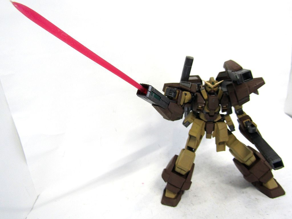 シグマシスキャノンのせいでサーベルを手に持たせるのは無理かなと。