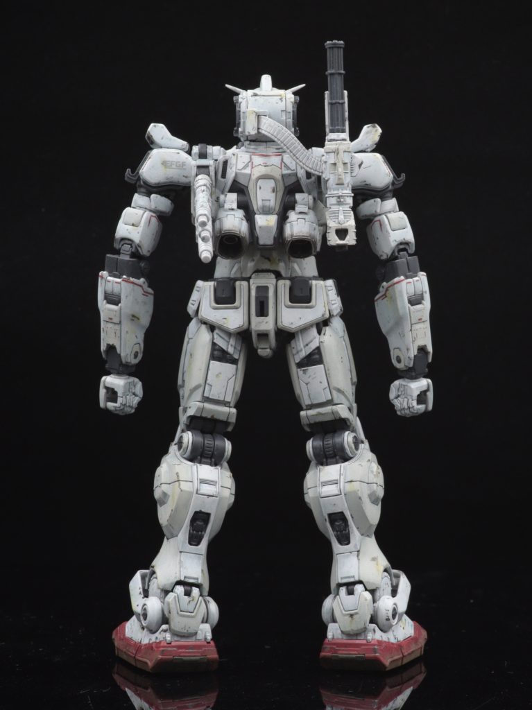 本体は弄らず劇中のカラーを参考に塗分けを行いましたが、意外と塗分け箇所が多く苦労しました。またやはり汚しが必要と考え、ダークブルーでウォッシング、チッピング、泥汚れなどを施してます。