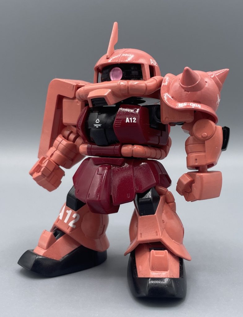 MS-06S シャア専用ザク 言わずと知れた伝説のMS「シャア専用ザク」です。SDとザクの親和性は非常に良いですが、頭身が高めのクロスシルエットになっても、やはりカッコ可愛いですね。