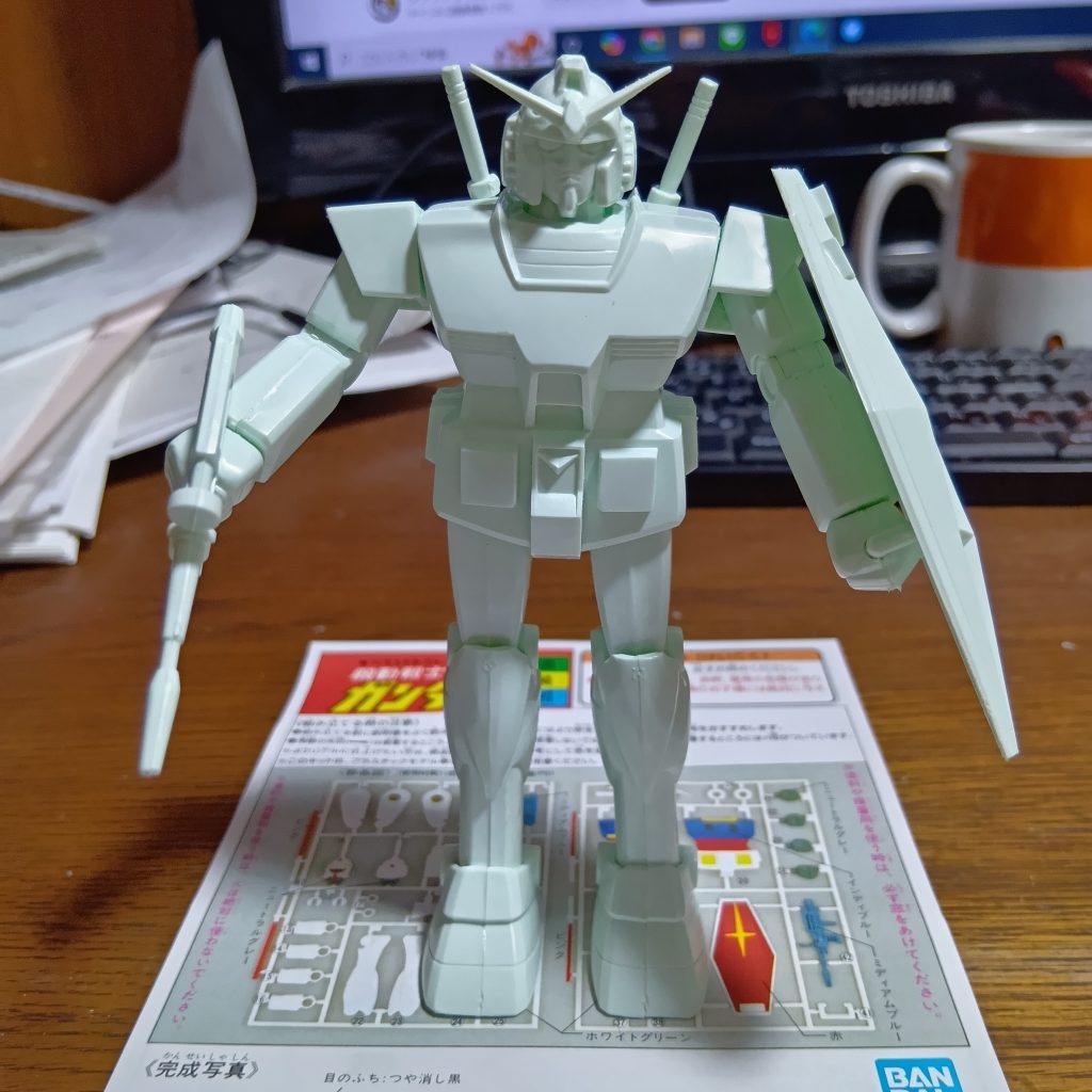 旧キットは組立に接着剤が必要になるんだけど、合わせ目の主張が強すぎ💨